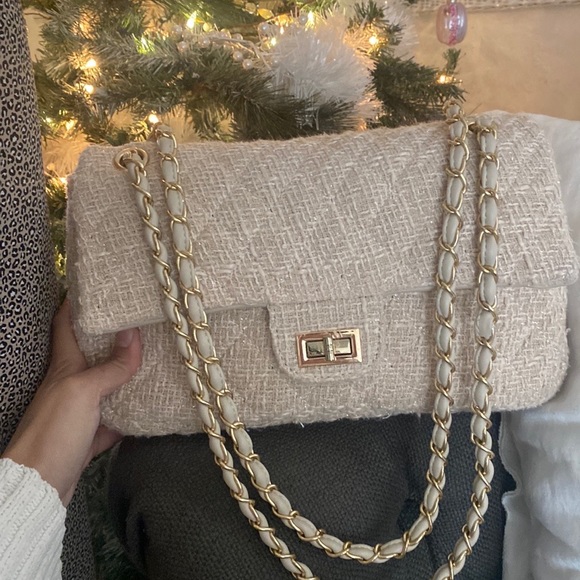 Welcome To My Closet 🤎 - Picture 4 of 16